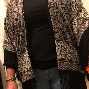 ❌❌SOLD❌❌Zara Fringe Shawl, size M